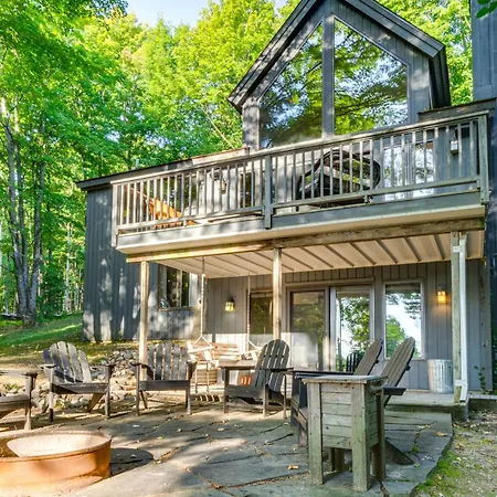 Serene Suttons Bay Home With Fire Pit And Wooded Yard